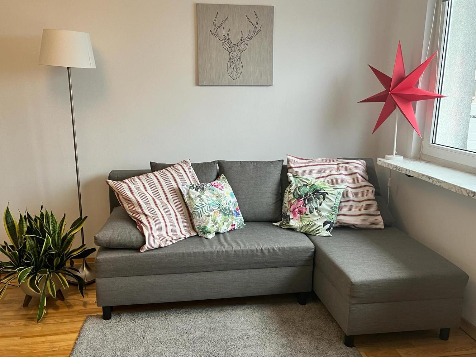 Apartment Bright And Cozy 34m Near Metro M2 And Tram