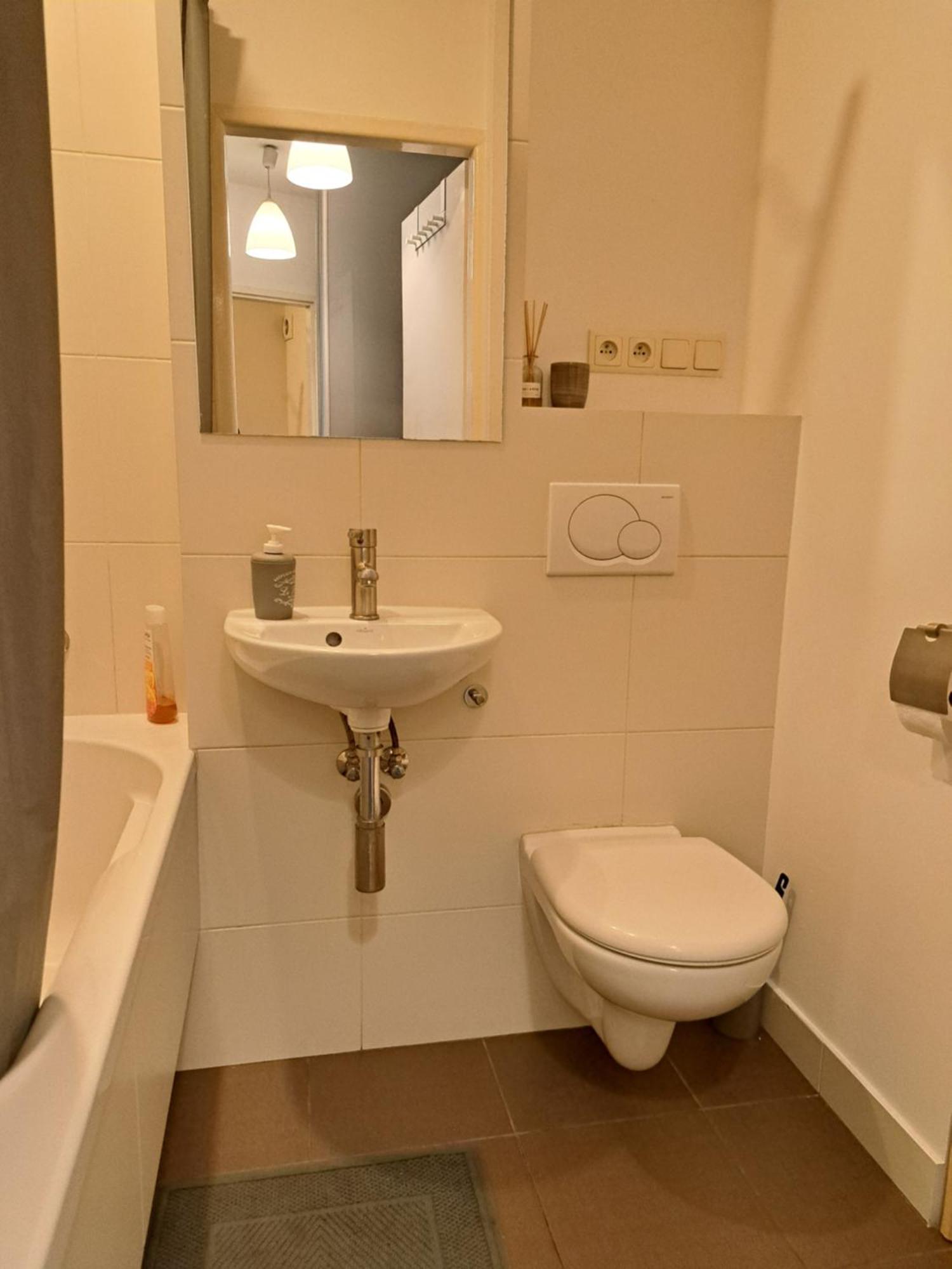 Bright And Cozy 34m Near Metro M2 And Tram *