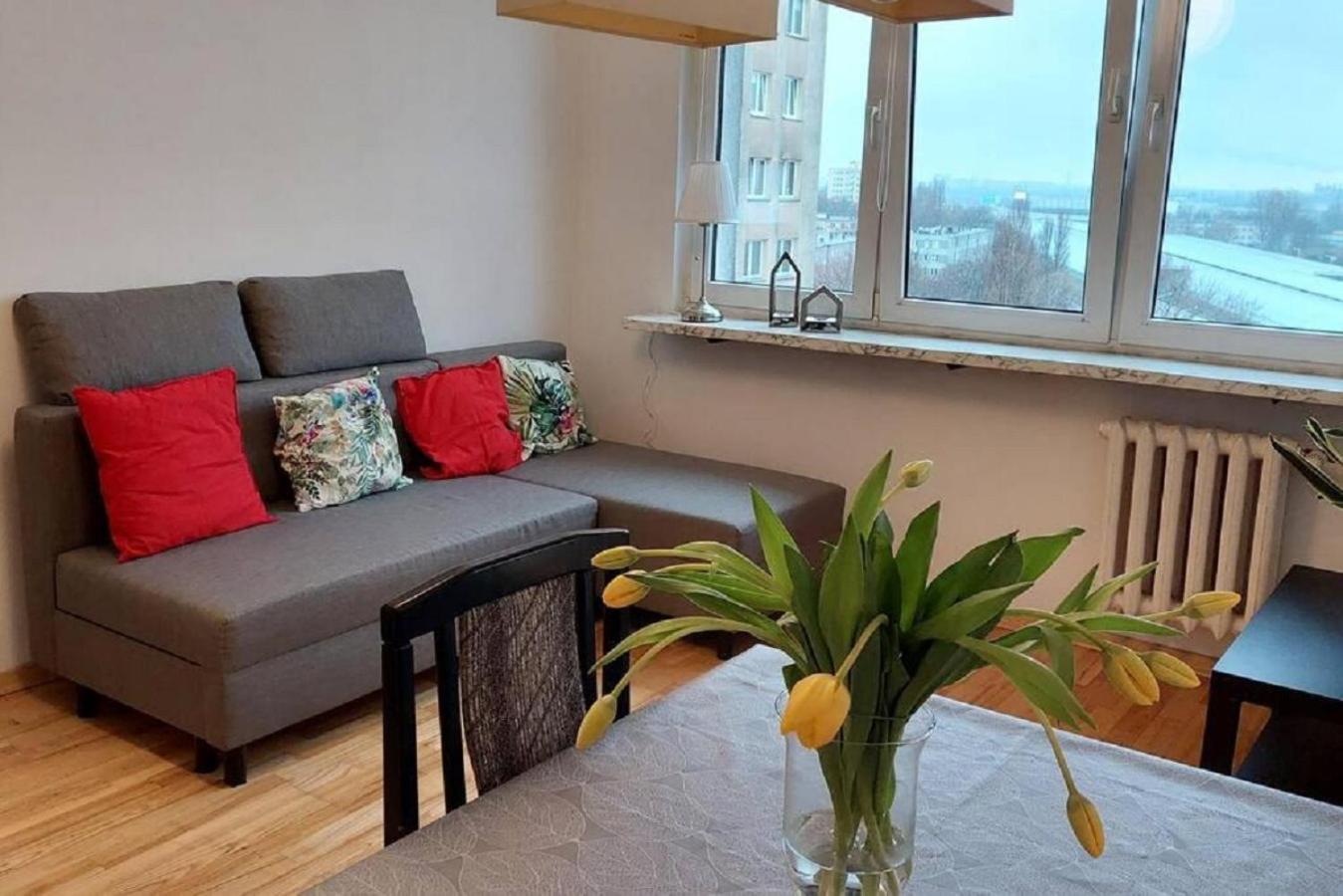 Апартаменти Bright And Cozy 34m Near Metro M2 And Tram *